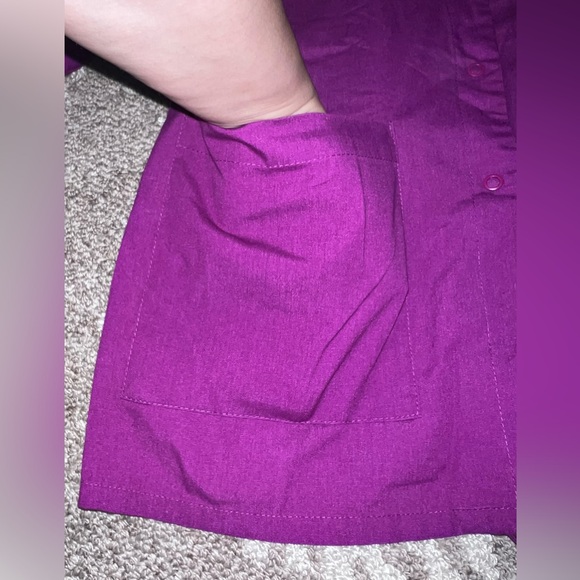 ⭐️Barco Uniforms, purple long sleeve scrub top, size Small. Great condition⭐️ - Picture 6 of 14